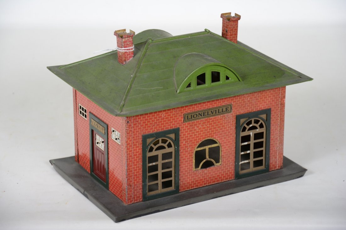 Nice Early Lionel 126 Station (1 of 2)