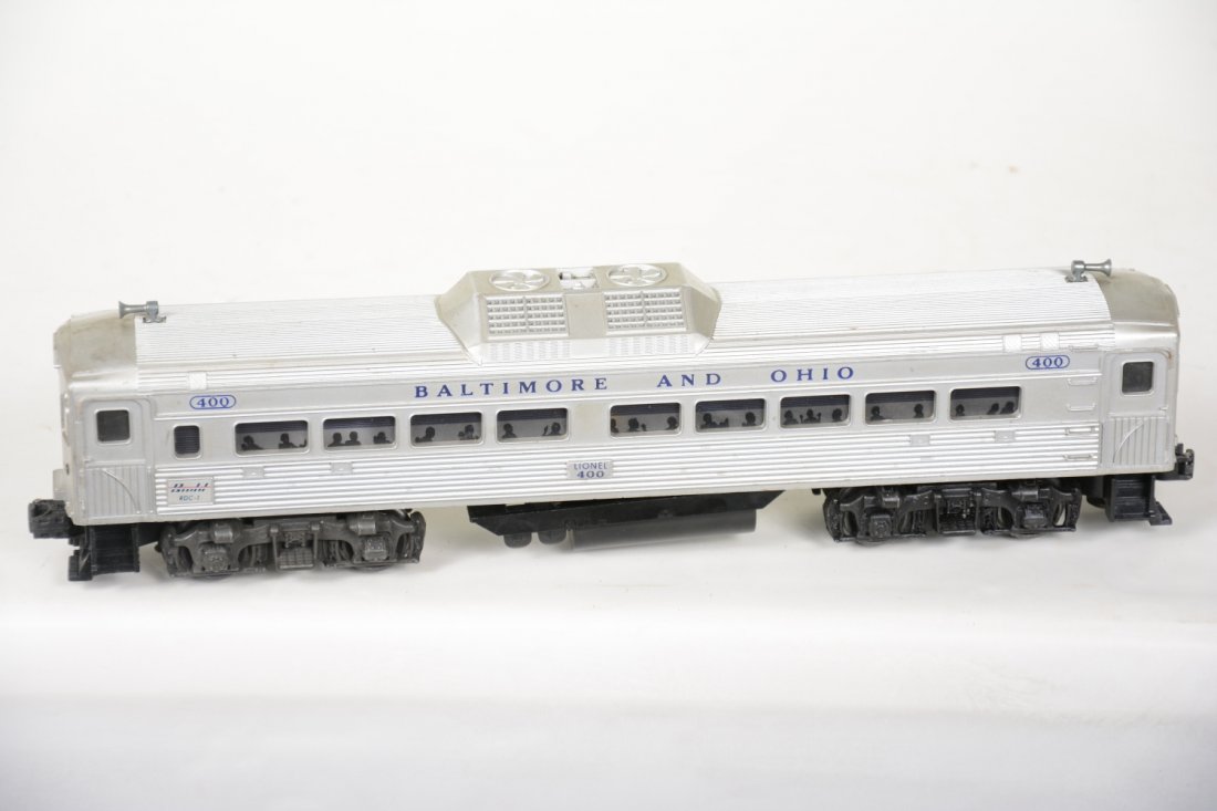 Lionel 400 RDC1 B&O Budd Diesel: Fairly clean with replaced battery bracket. It shows moderate playwear, C6