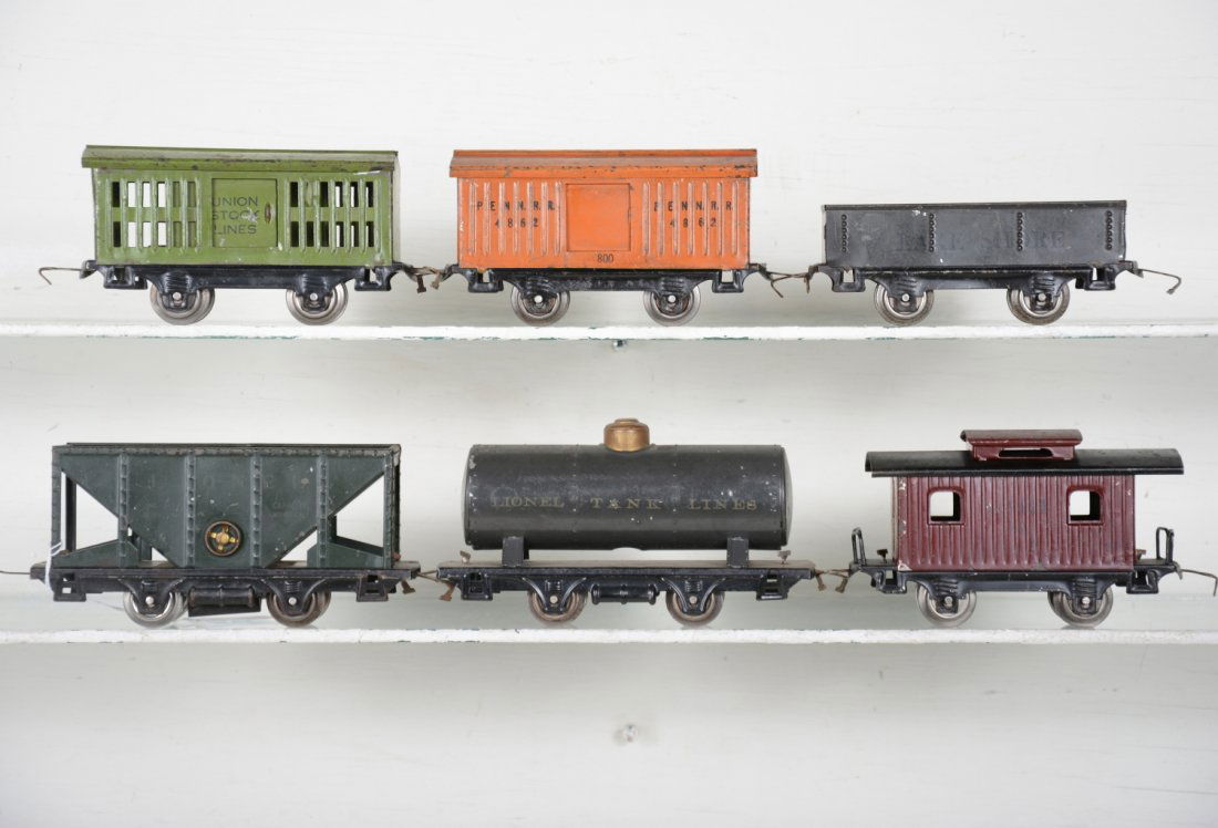 6 Early Lionel 800 Series Freight Cars (1 of 4)