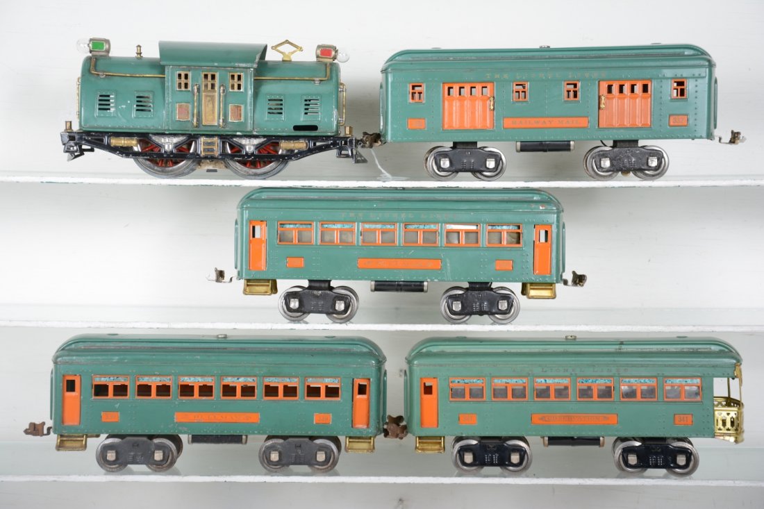 Clean Extended Lionel 10E Passenger Set (1 of 4)