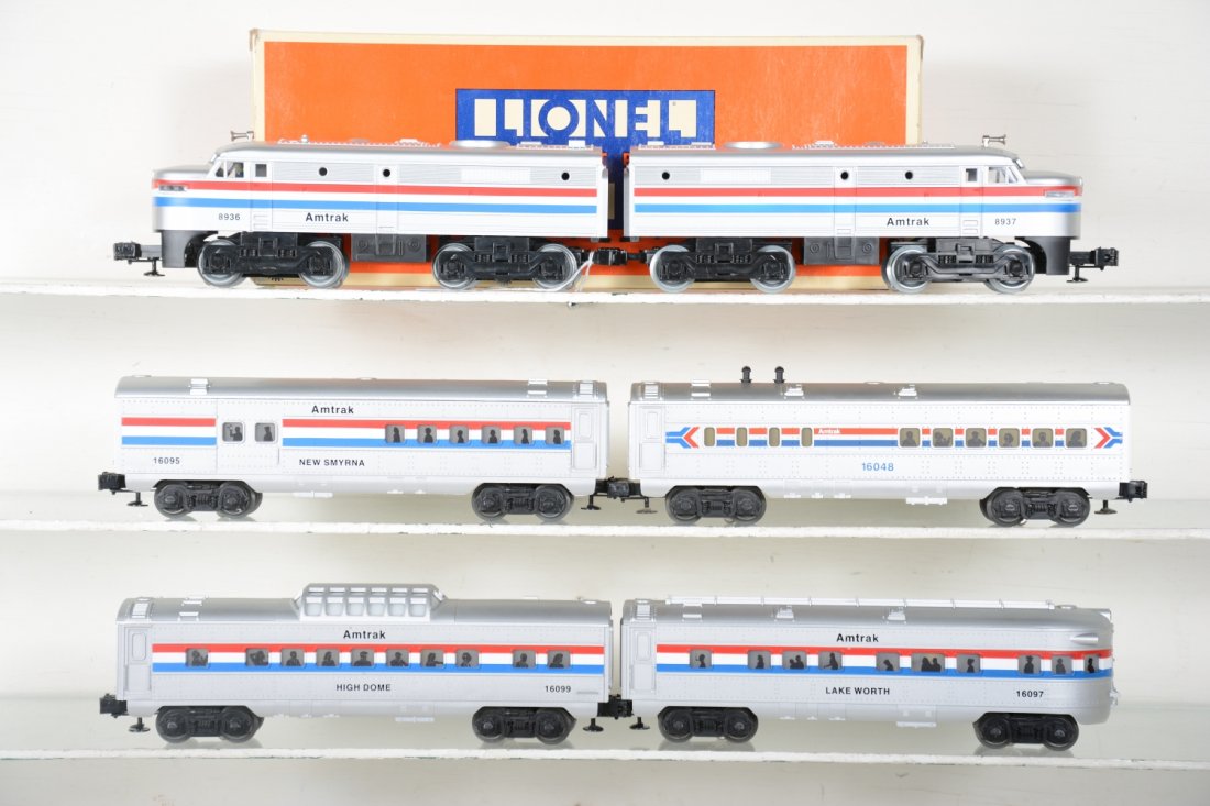 Lionel Amtrak Passenger Set (1 of 5)
