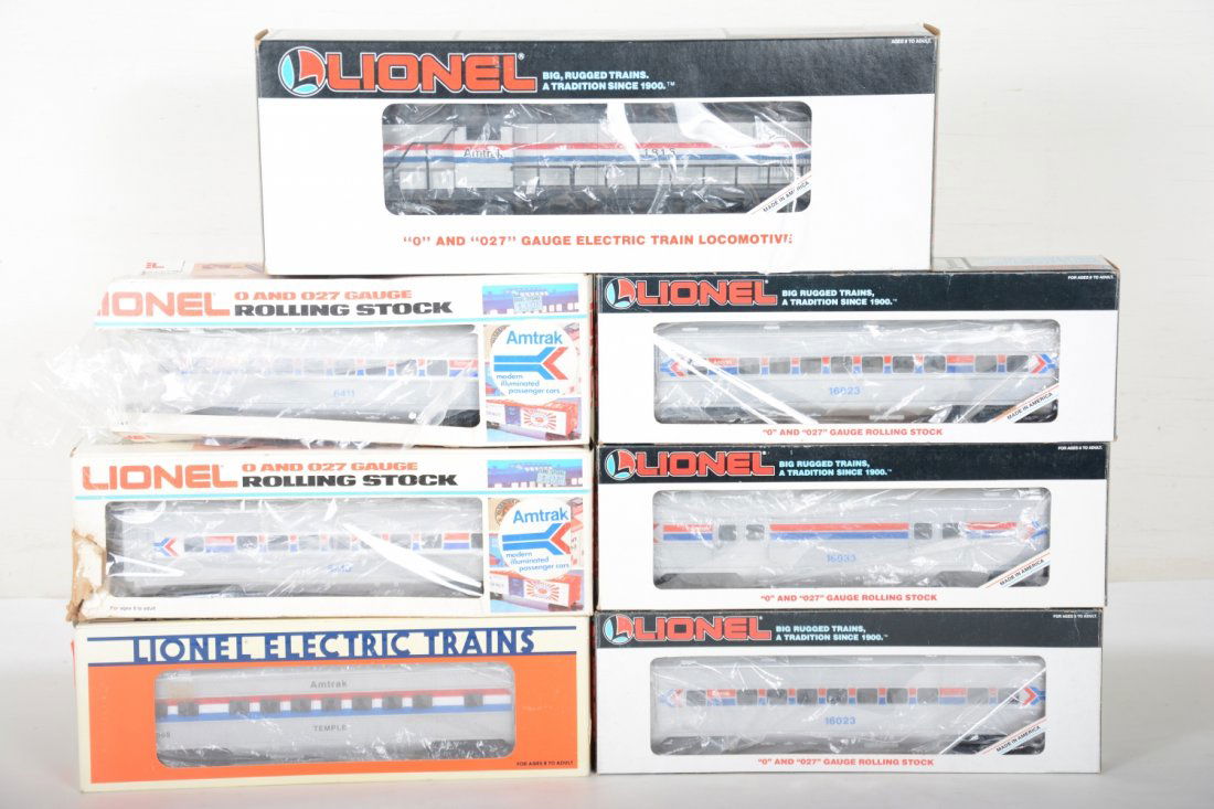 Lionel Amtrak Diesel Passenger Set (1 of 3)