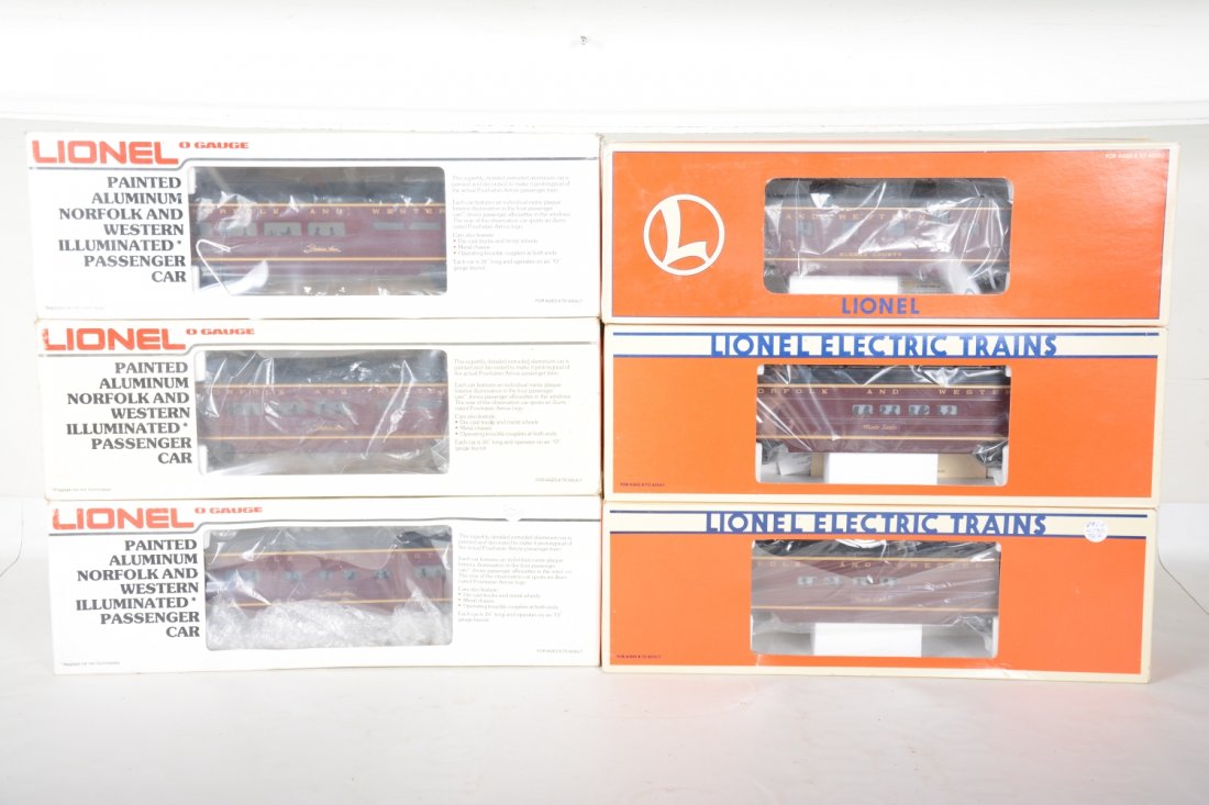 Lionel N&W Streamline Passenger Cars: includes 9567 vista-dome; 2 #7203 diners; 2 #19108 vista-domes; 19151 Roomette. They show light runtime with C9 bodies with boxes.