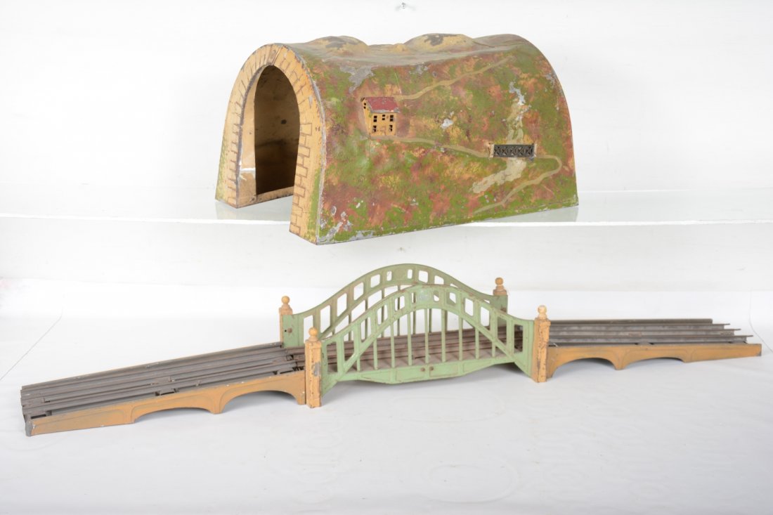 Lionel 120 & 101 Accessories: Standard Gauge. Includes a 120 tunnel; 101 3pc bridge. They show moderate playwear, C5+-6