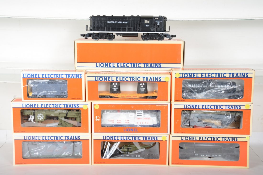 Huge Lionel Diesel Army Train Set (1 of 3)