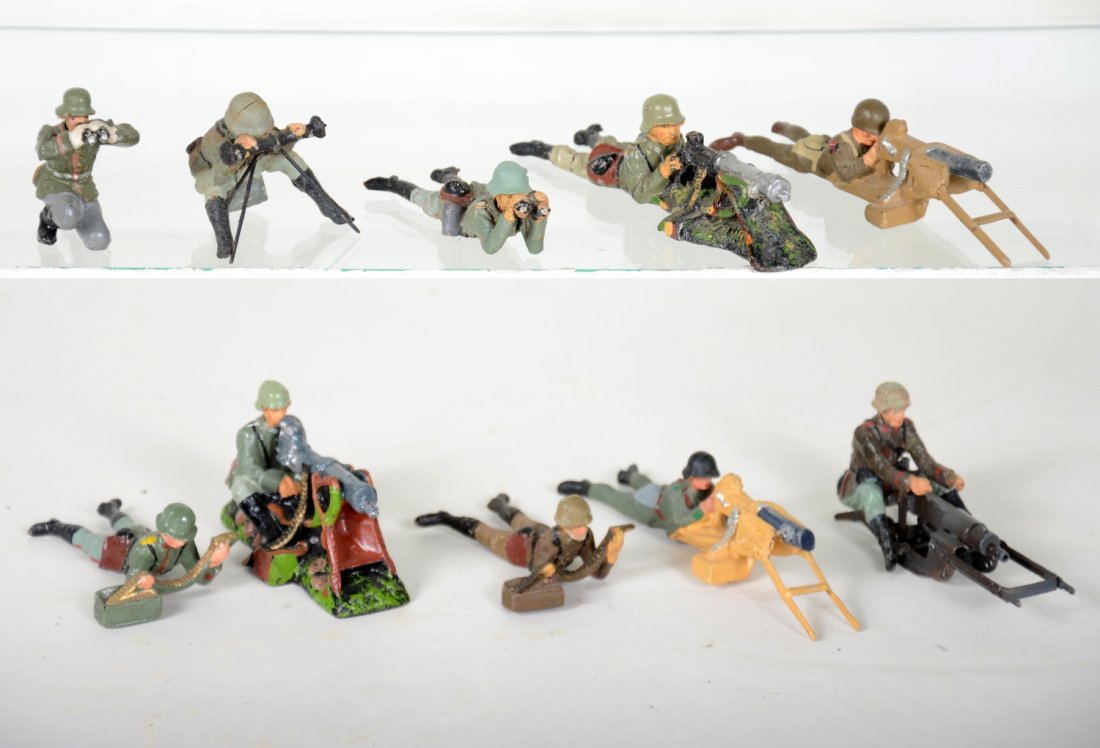 German Composition Machine Gun Crews: Nice assortment of Lineol & Elastolin figures with operating gun with shooter & feeder; 2 different non operating with feeders and more. All are clean and 95% or better, intact, showing light playwear