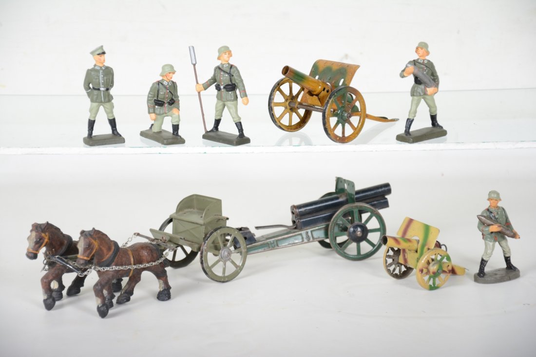 German Composition Horse Drawn Gun Crew: Includes a caisson with field gun, C7; 2 tin guns with Elastolin soldier with metal shell; 4pc Lineol gun crew. Rest are clean and 95% or better, intact, showing light playwear, C8