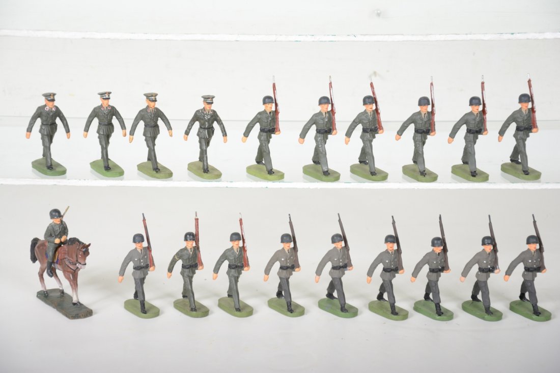 Elastolin US Army Marching Soldiers (1 of 2)