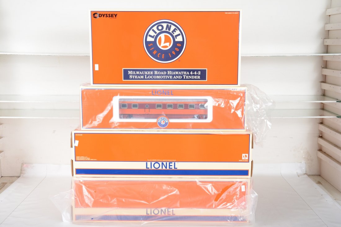 Extended Lionel Hiawatha Odyssey Streamliner (1 of 2)