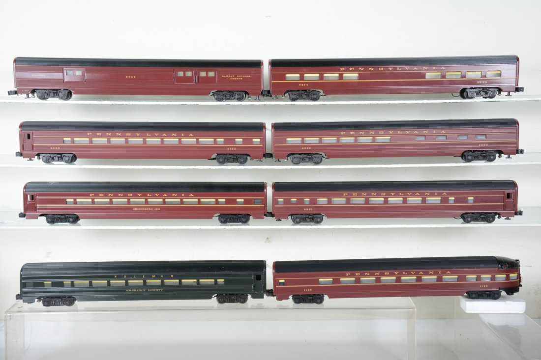 O Ga. Custom Painted Weaver Aluminum Cars: Nicely painted 7 with similar motifs with 1 green version. They show light playwear, and appear C7-8