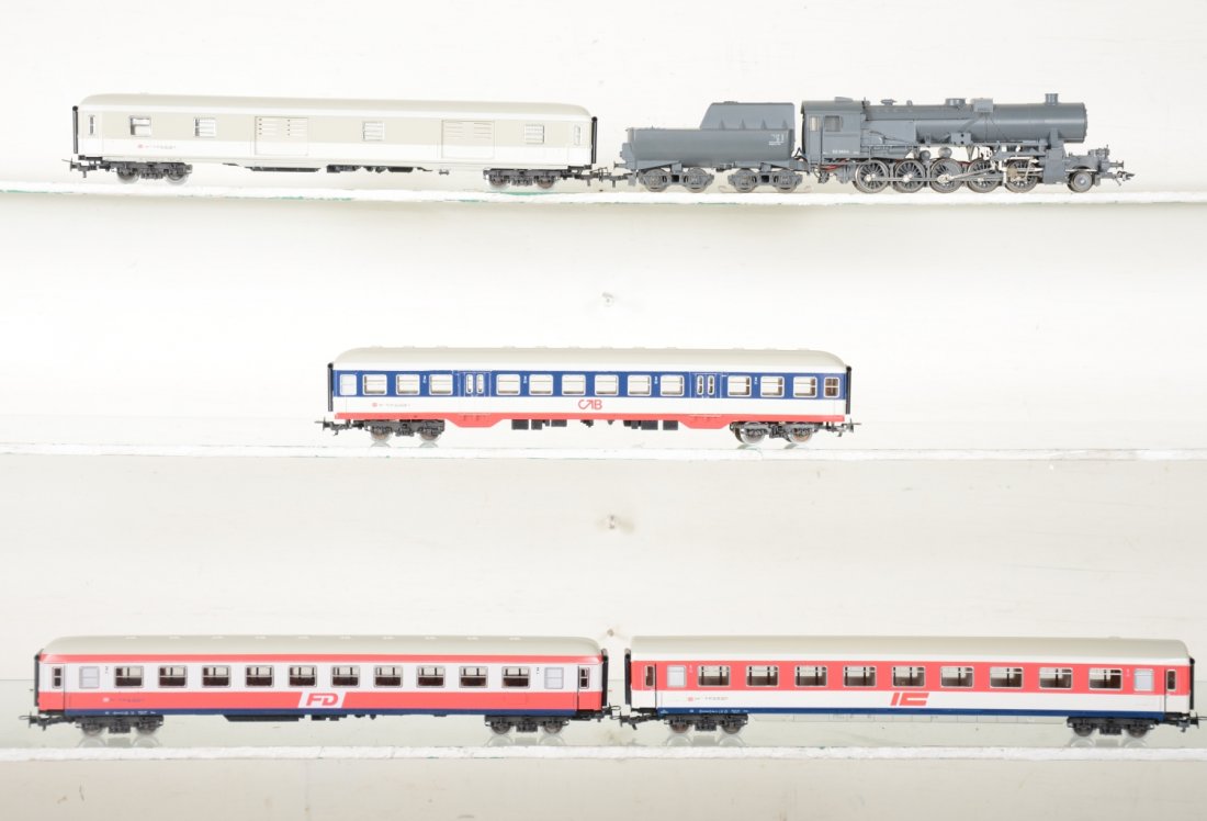 Marklin HO DB Steam Passenger Set (1 of 5)
