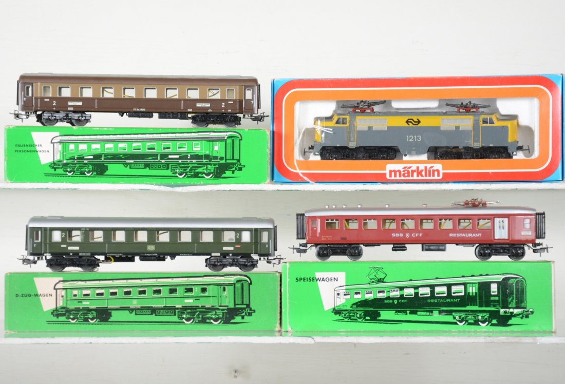 Boxed Marklin HO Passenger Set (1 of 2)