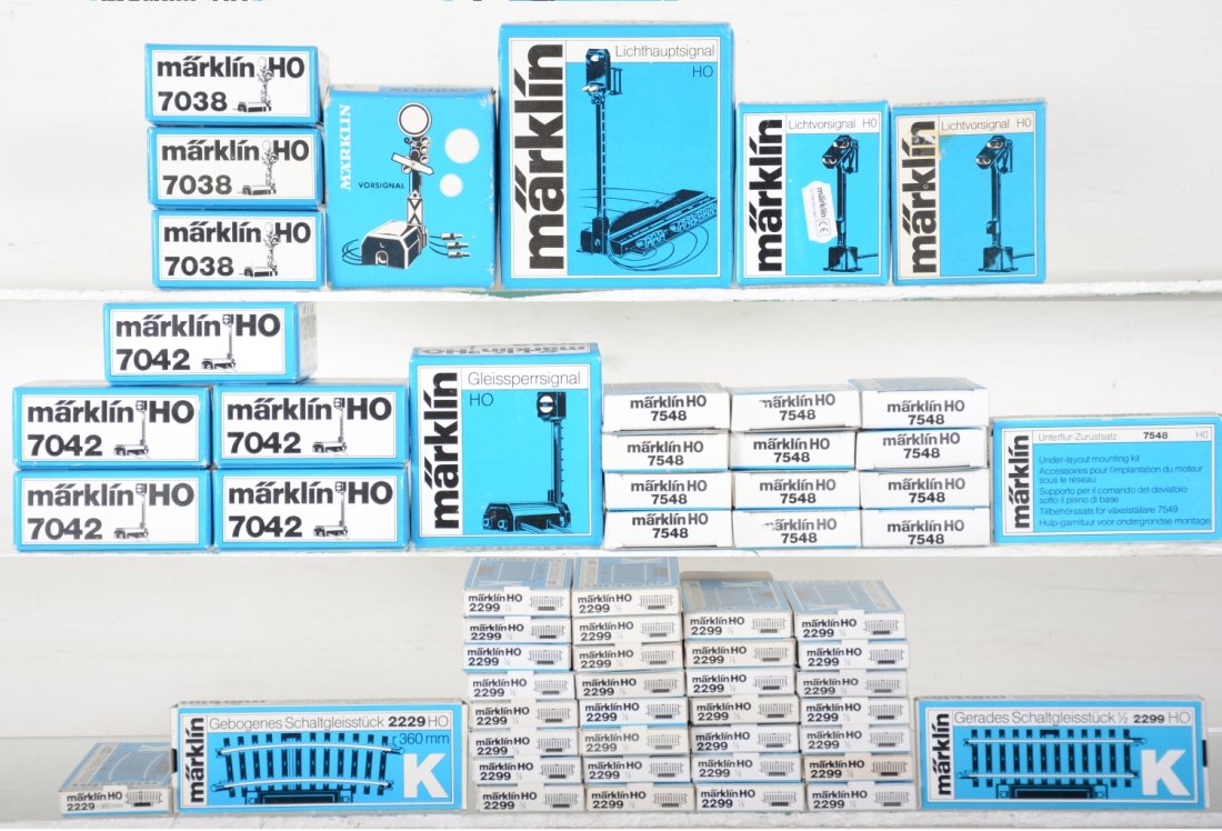 Marklin HO K-Track Signals and Track Lot (1 of 1)