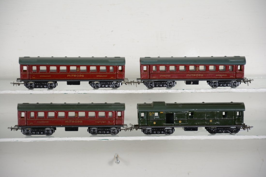 4  Early Marklin HO Passenger Cars (1 of 4)
