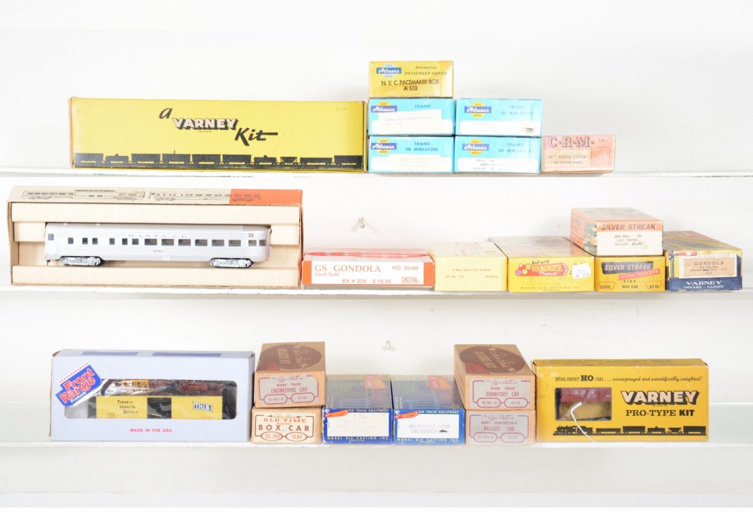 Vintage Boxed HO Train Kits (1 of 1)