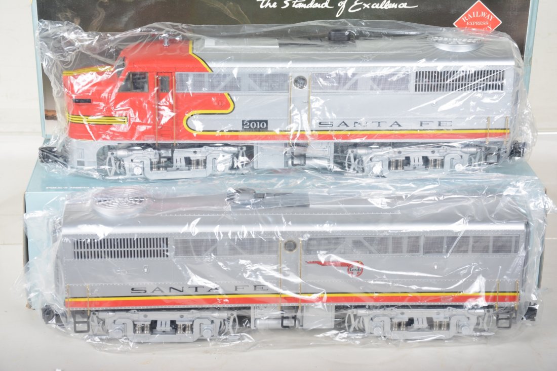 Aristo Craft 22010/22060 SF FA1/FB1 Diesels: Nice dual powered AB diesels, that appear new in boxes, C10