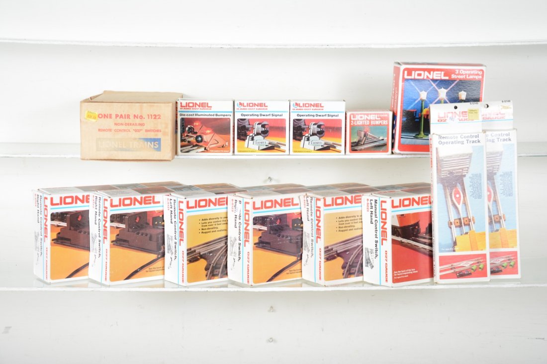 Boxed Lionel Switches and Accessories (1 of 2)