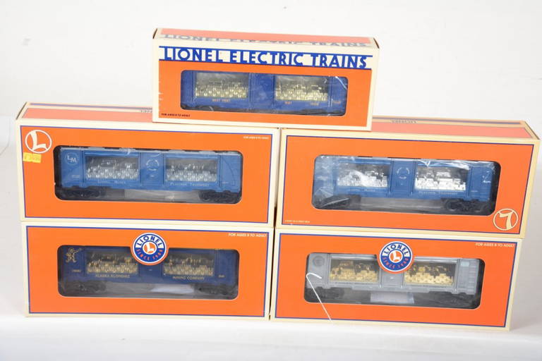 5 Lionel Mint Cars