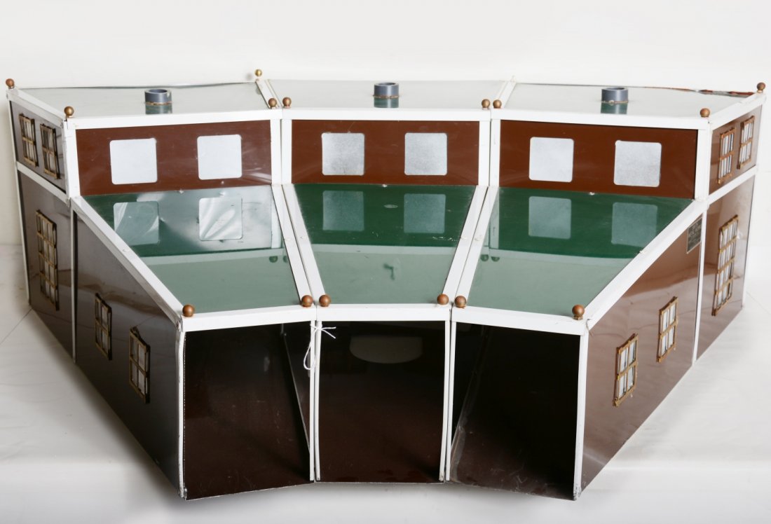 Unusual Smith Metalworks 3-Stall Roundhouse (1 of 2)