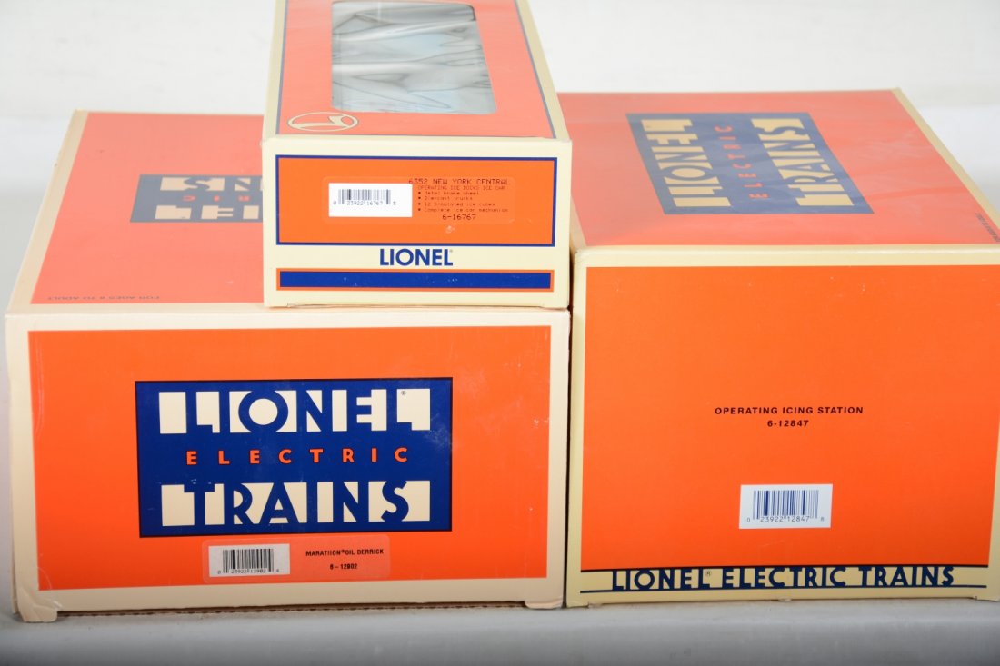 Lionel Oil Derrick & Icing Station (1 of 2)