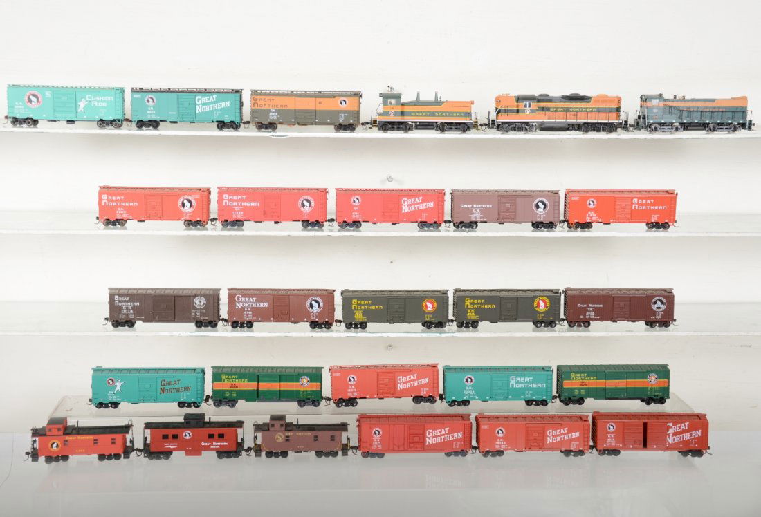 HO GA Great Northern diesel Freight Group (1 of 4)