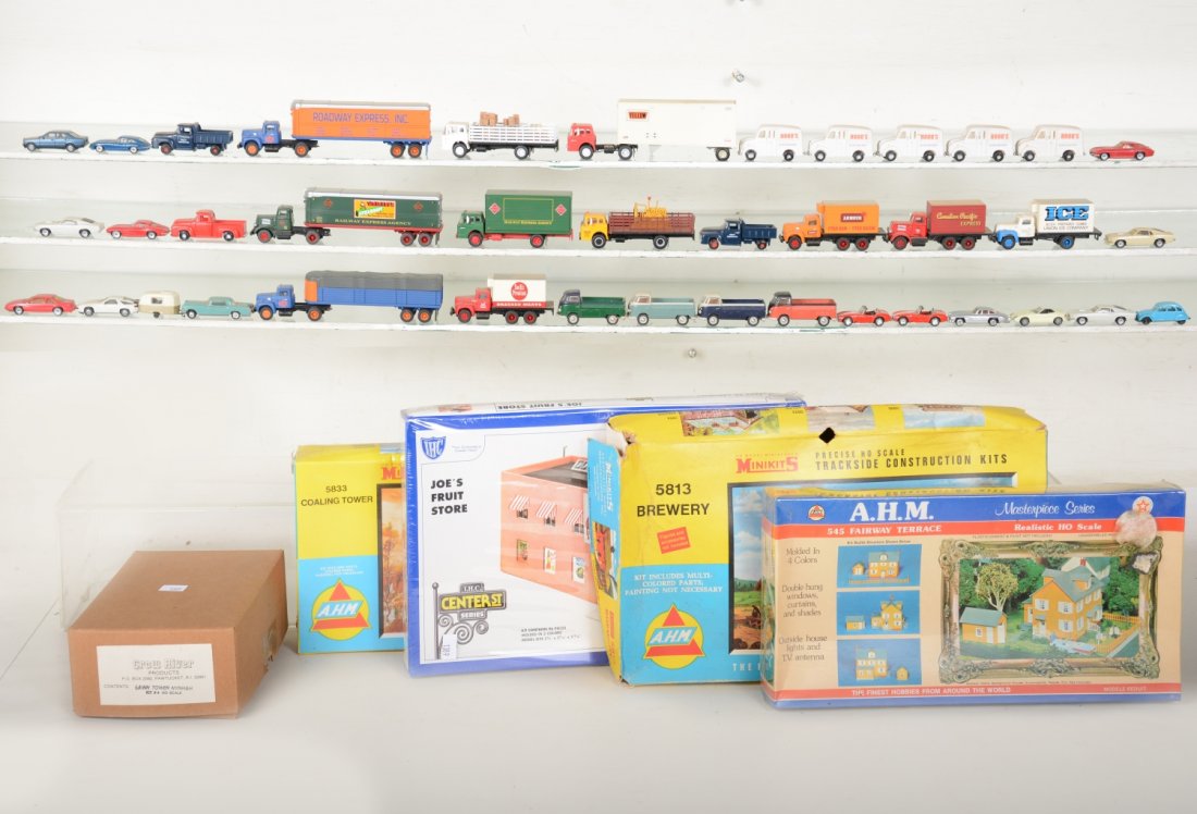 HO GA Boxed Building Kits and Layout Vehicles (1 of 4)