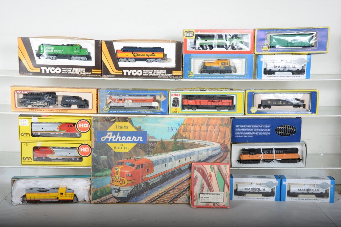 Dealer Lot Boxed HO Trains (1 of 3)