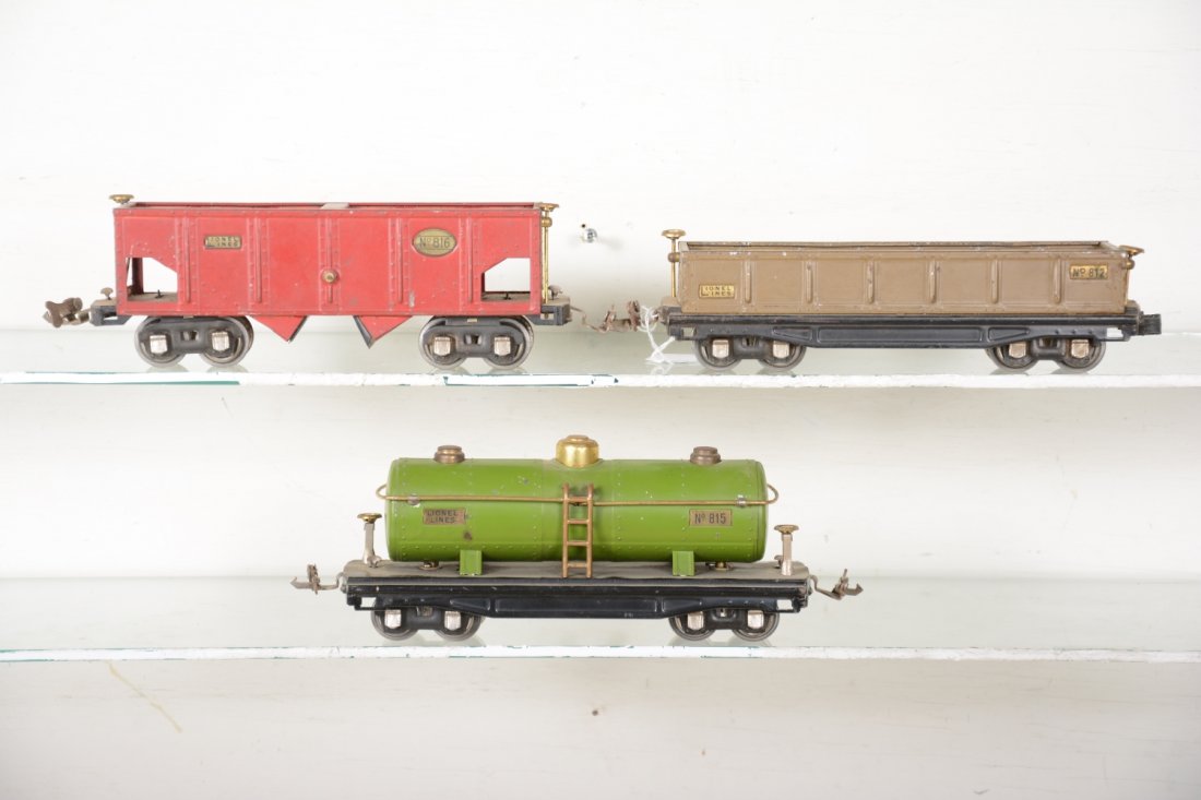 Lionel 816, 815, 812 Freight Cars: Includes an 812 mojave gondola; 816 cherry hopper; 815 pea tank car. They show light to moderate playwear, C6+-7