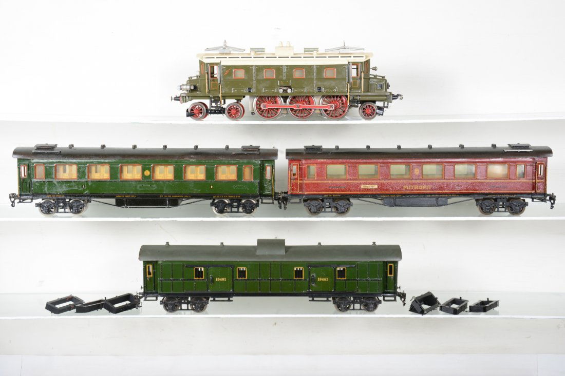 Nice Marklin 52cm Passenger Set (1 of 4)