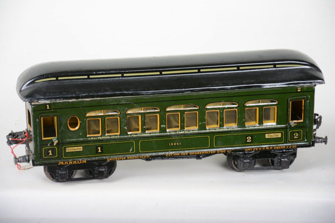 Clean 33cm Marklin 18861 Coach with interior (1 of 5)
