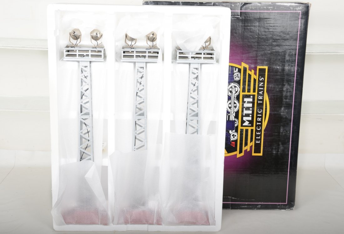 MTH 10-4013 3-Lionel 92 Floodlight Towers (1 of 2)