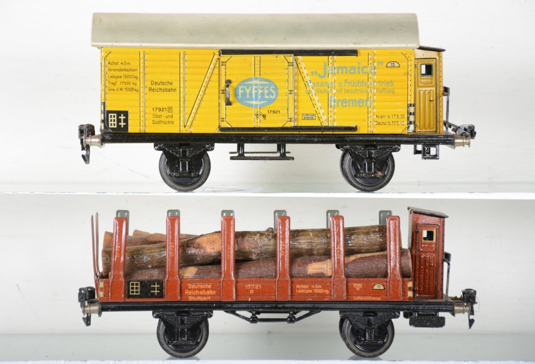 Marklin 17921 & 17721 -27cm Freight Cars: 1 Gauge. Includes a 17721 FYFFES Bananen wagon; 1792/1 stake flat with original log load. They show light playwear C7+-8