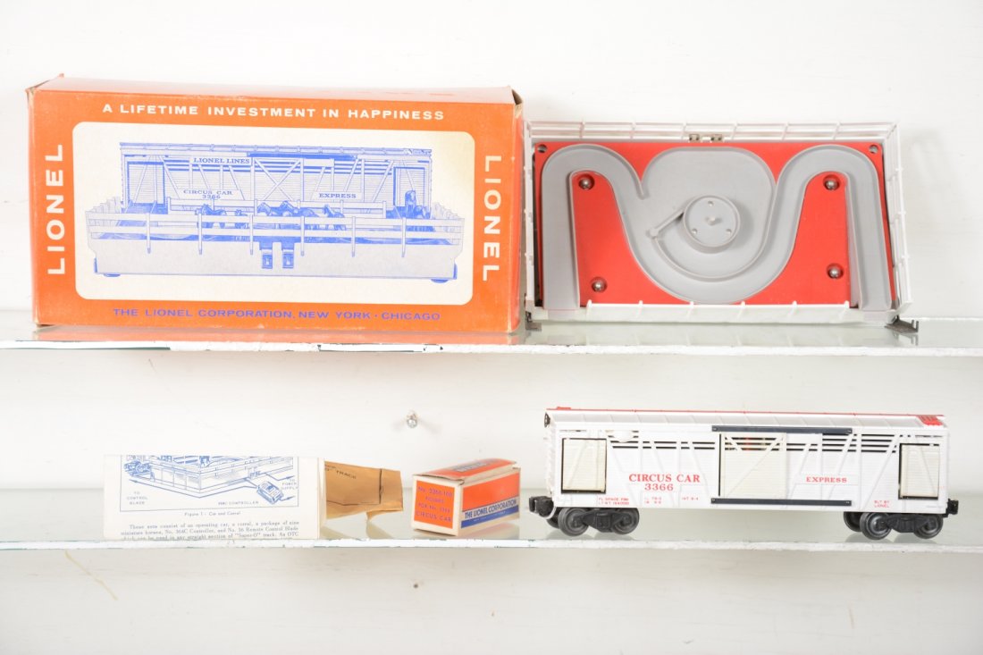 Scarce Boxed Lionel 3366 Operating Circus Car (1 of 4)