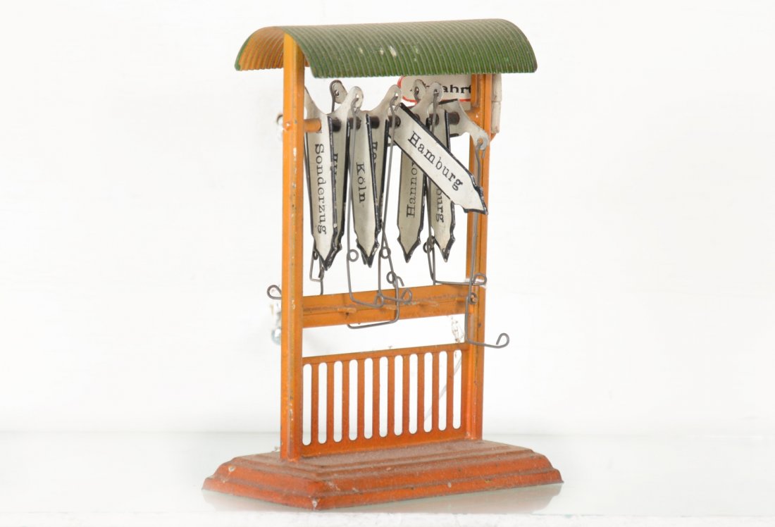 Marklin 2647/8 German Destination Board: 1 Gauge. Nice German market board with all original 8 signs with levers and still retains its platform flags as well. It show light to moderate playwear, C6+-7