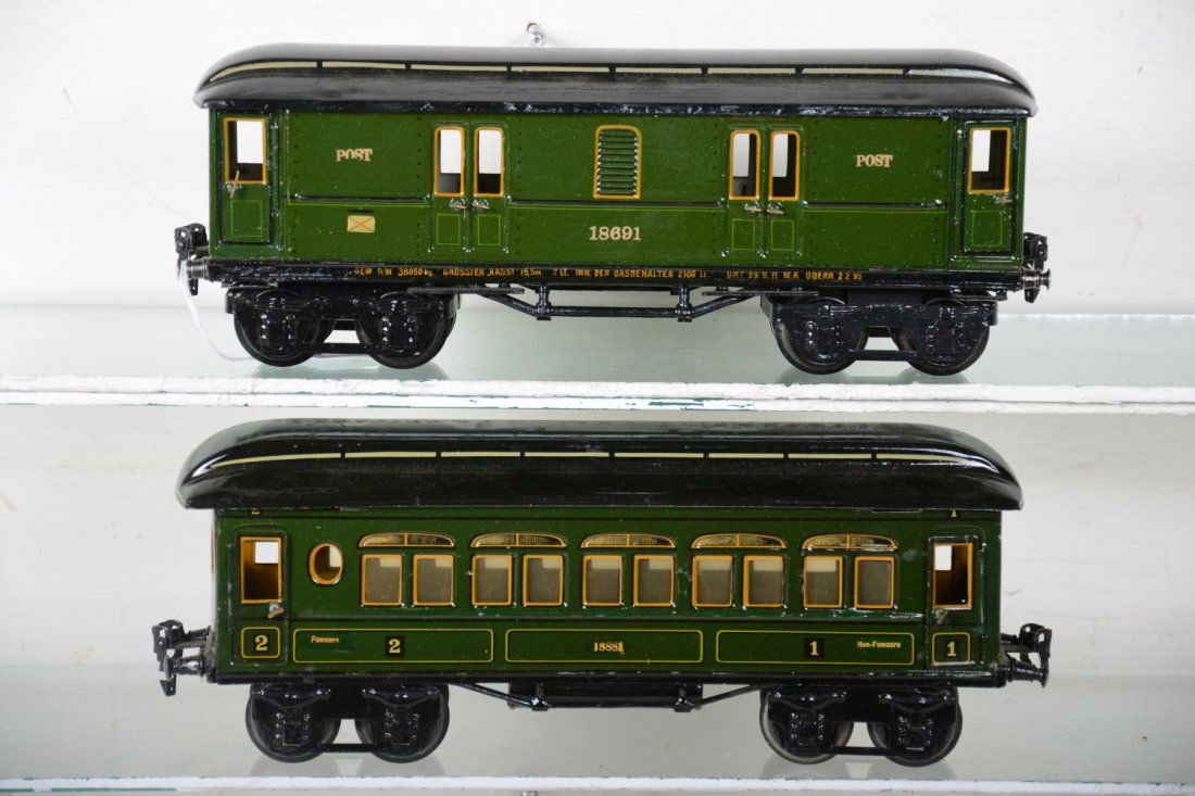 Clean Early Marklin 33cm Passenger Cars (1 of 4)