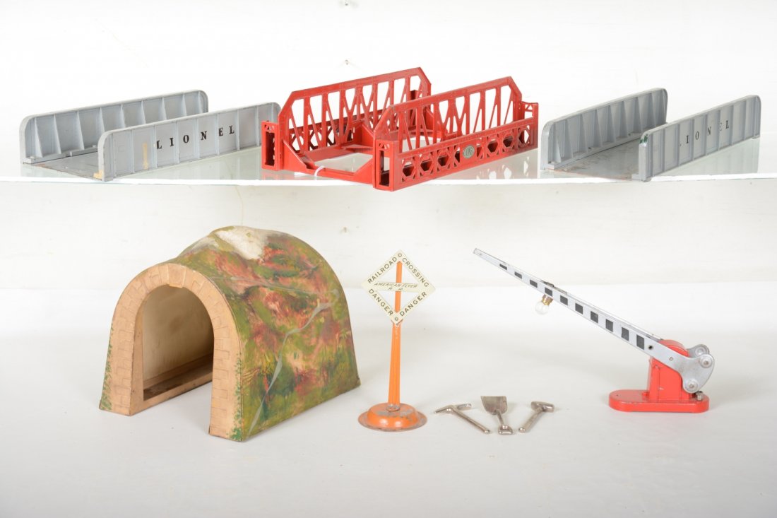 Pre War Lionel Accessories (1 of 2)