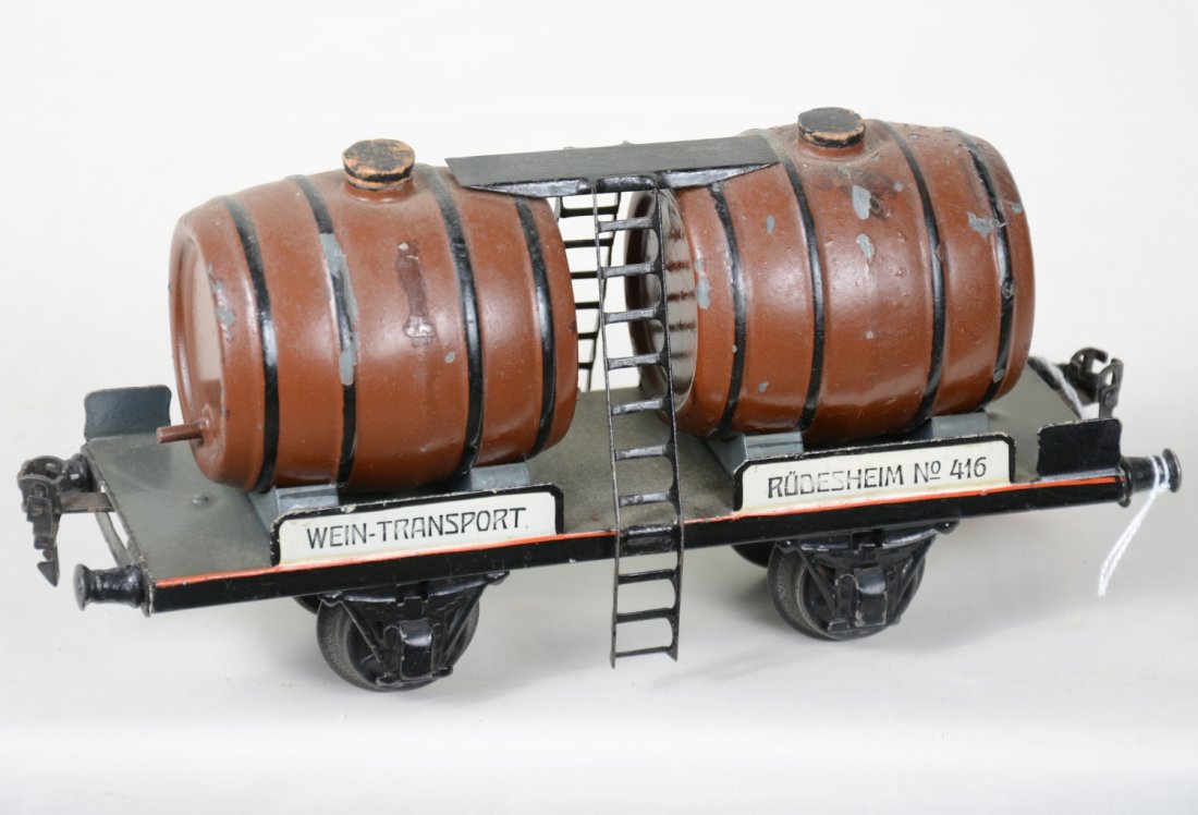 25cm Marklin 1940/1 Wine Transport: 1 Gauge. Clean and complete with both caps. It shows moderate playwear, C6