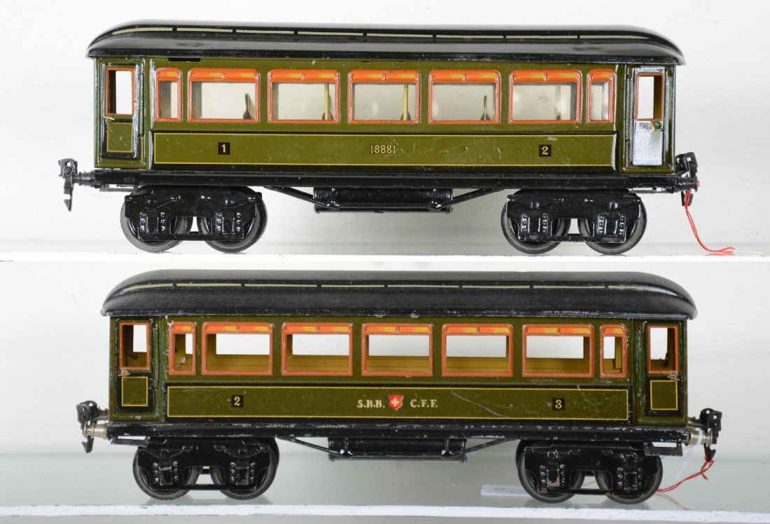 2 Clean Marklin 33cm Passenger Cars (1 of 5)