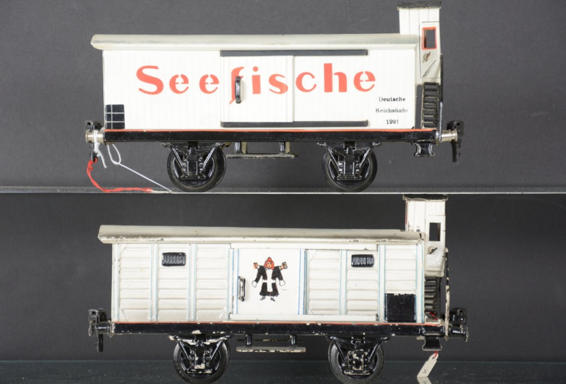 2 Marklin 25cm Reefer Cars (1 of 4)
