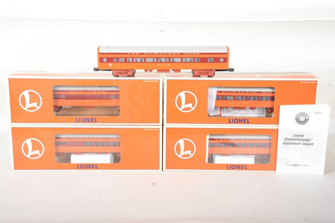 Lionel MR Streamline Passenger Cars: Includes 1988 baggage; 19185 coach; 19186 diner; 19187 observation, all with boxes; 39105 StationSounds Diner with instructions. All show light runtime, C9