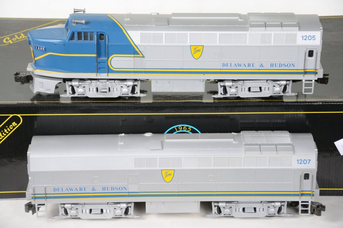 Weaver 1205 D&H Sharknose AB Diesels: Clean diesels with light, horn and nice details. They have been test run with setbox, C9