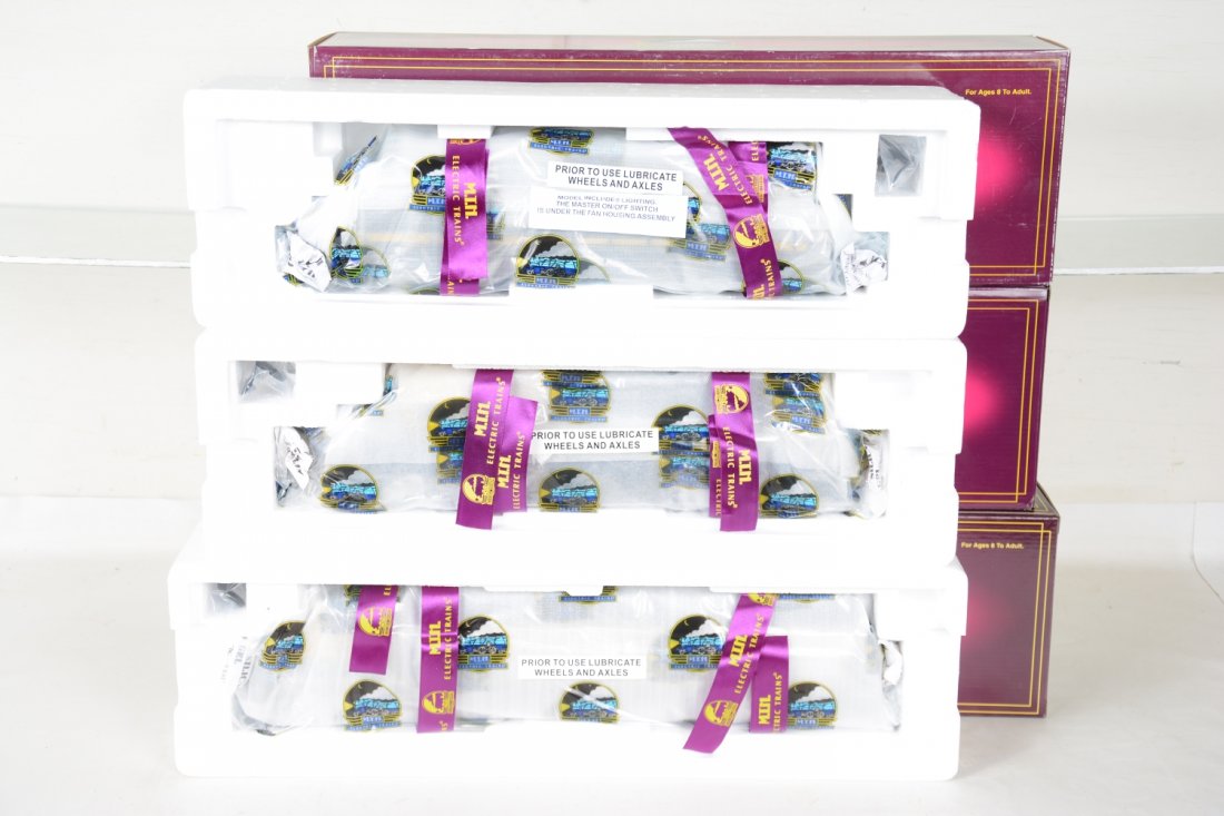 3 MTH Premier Alaska Dummy Diesels (1 of 2)