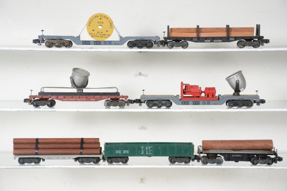 American Flyer S Freight Cars: S Gauge. Includes 946 searchlight; 936 AFL reel car; 917 log dump with 1 log, dirty; 934 searchlight; 931 T&P gondola; 938 NH lumber car; 905 log car. All would benefit from a cleaning, but only show 