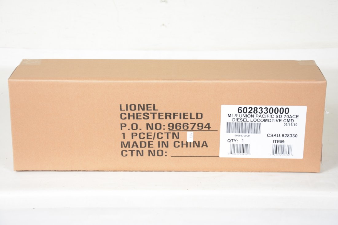 MINT Lionel 28330 UP SD70ACE Diesel (1 of 2)