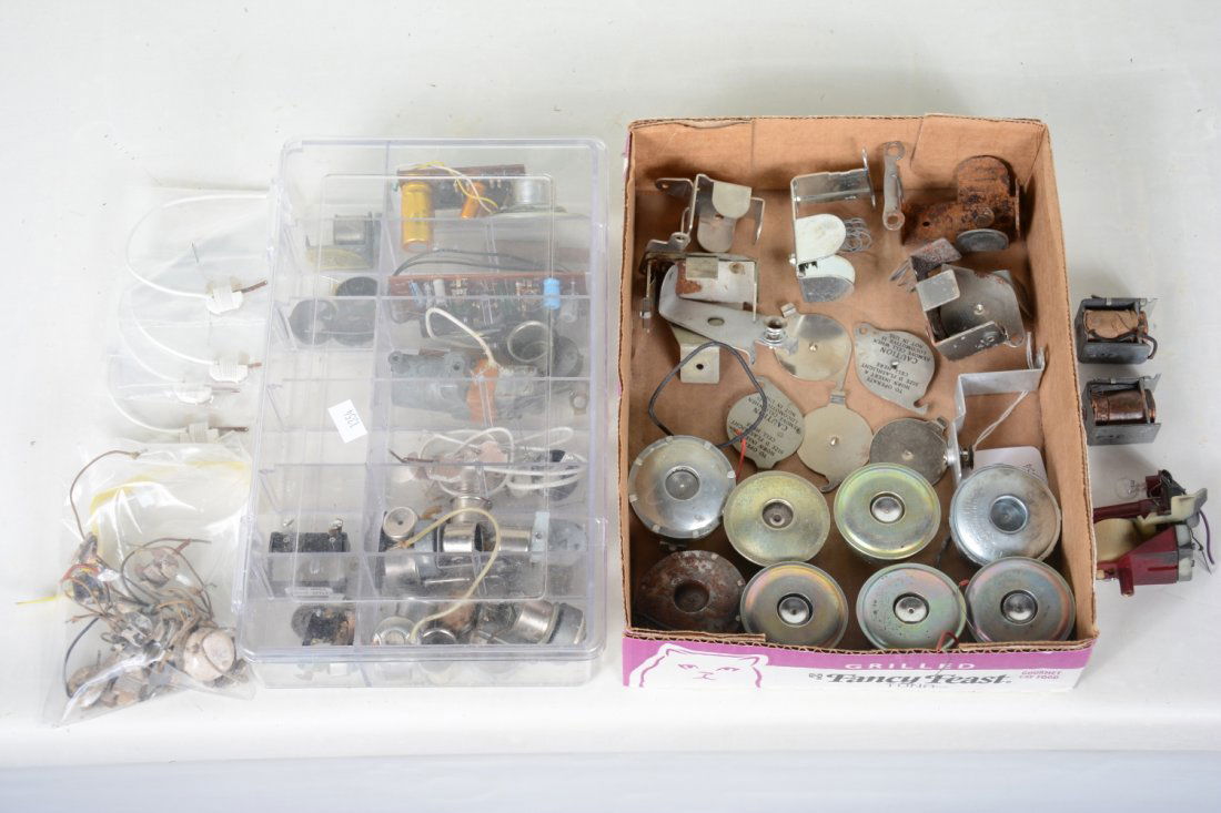 Lionel Parts Lot, Horns, Brackets, Smoke Units (1 of 2)