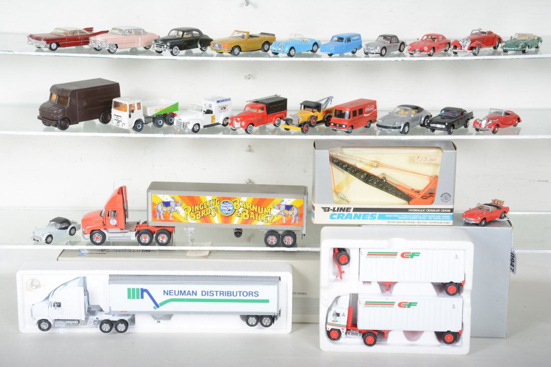 Nice Diecast Layout Vehicles (1 of 4)