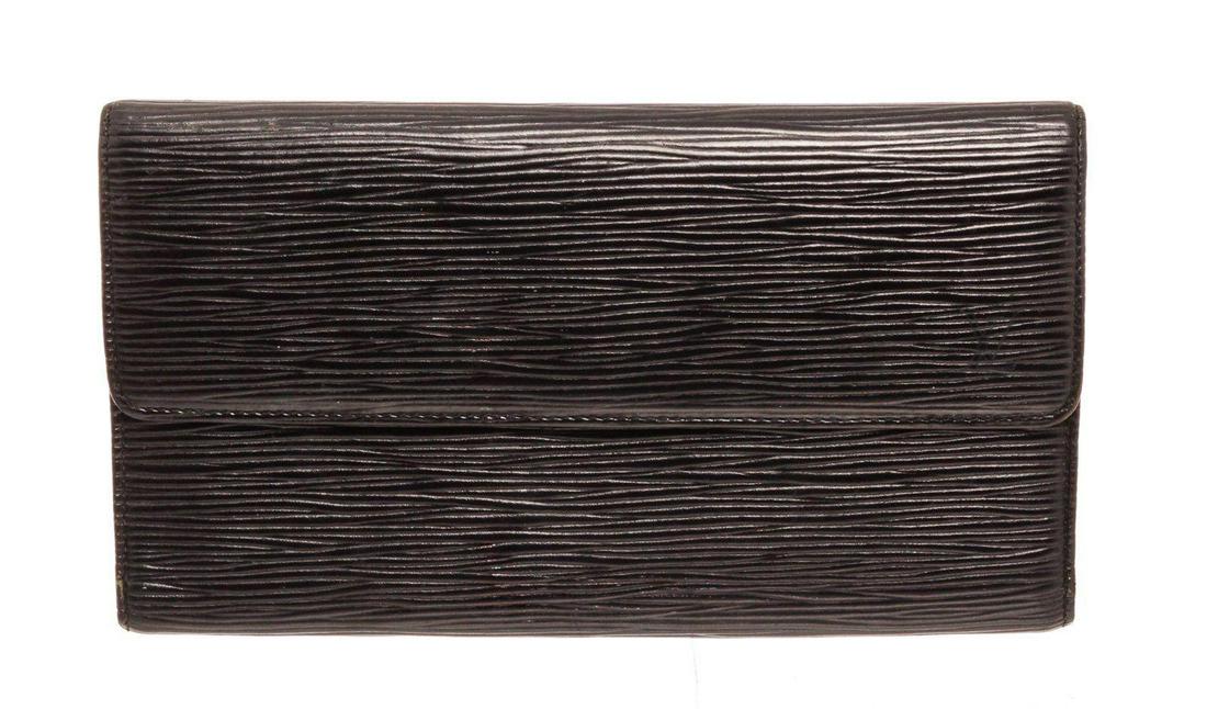 Louis Vuitton Black Epi Leather International Wallet: Louis Vuitton Black Epi Leather International Wallet. Louis Vuitton Black Epi Leather International Wallet with material epi leather, gold-tone hardware, trim tan vachetta leather, interior three comp