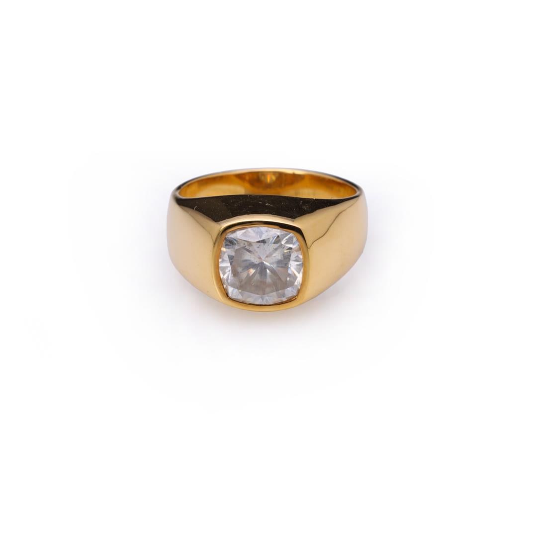 18k Yellow Gold & Moissanite Ring: 18k yellow gold ring set with large moissanite, marked 750 to interior band; gross weight 9.3 g, size 7 3/4