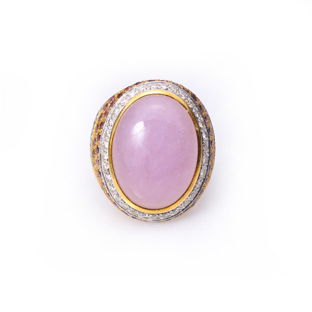 Heavy 18K Yellow Gold & Lavender Jadeite Ring by Victor Loo: A heavy 18k yellow gold, diamond, amethyst and lavender jadeite cabochon ring, marked 18k, by designer Victor Loo; the jadeite set within a border bezel of full cut diamonds with additional diamond pl