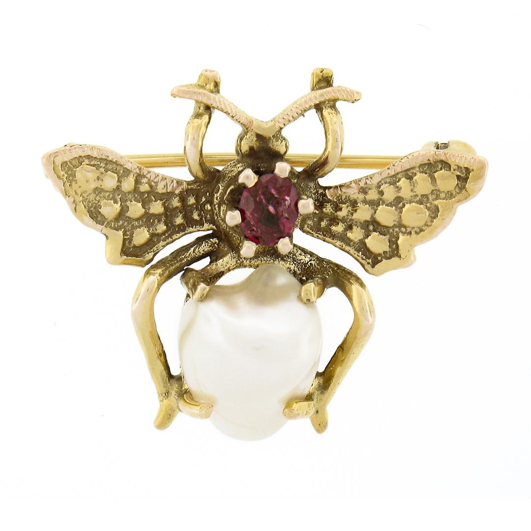 Estate 14K Gold Red Spinel & Baroque Pearl Detailed Fly Bee Insect Pin Brooch: a solid 14k yellow gold bee brooch. with 1 oval cut natural spinel (0.30ct ), and 1 baroque shape cultured pearl (9.8x7.8mm). Measures 20.60x23.80mm and weighs a total of 3.73 grams.